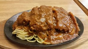 スパカツで有名なレストラン泉屋本店で食べました。